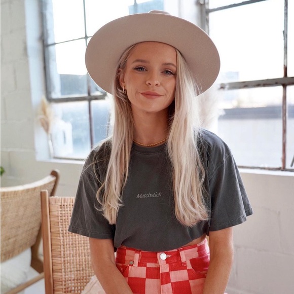 Meet your Posher, Lydia - Picture 1 of 1